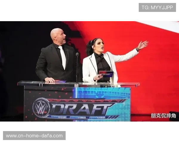 女子WWE摔跤赛场新风潮揭幕女性力量崛起的激烈对决与挑战